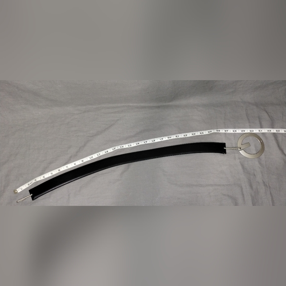 GUCCI BELT ~ BLACK LEATHER WITH SILVER "G" BUCKLE - Picture 16 of 16